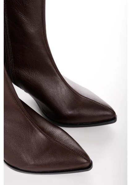 Kahverengi 7 cm Kalın Topuklu Sivri Burunlu Streç Bot indirimleri