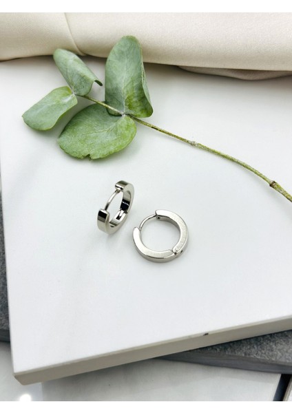 Köşeli Model Gümüş Renk Halka Çelik Küpe 1 Numara Renk Değiştirmez