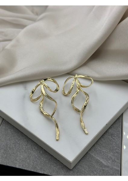Altın Gold Fiyonklu Sallantılı Çelik Küpe