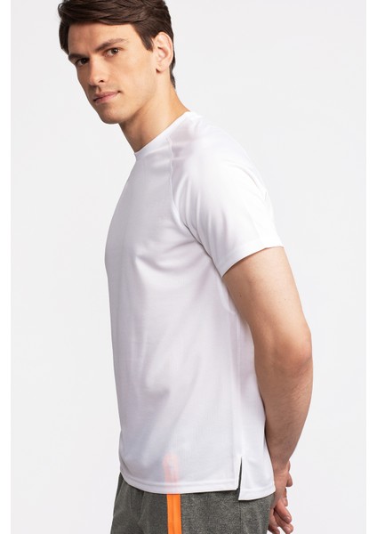 Erkek Beyaz Activewear T-Shirt fırsatları