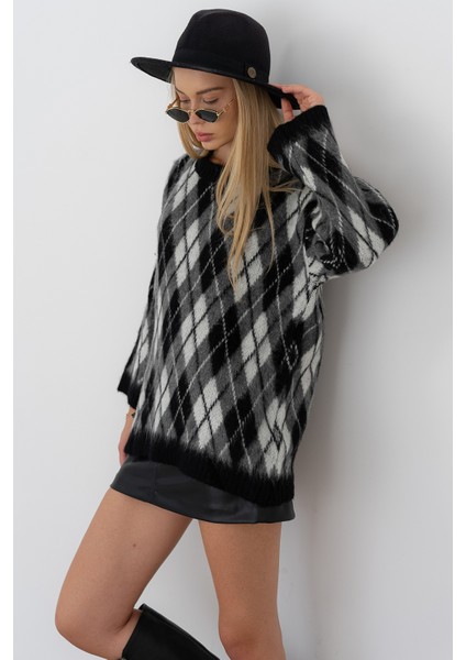 Kadın Oversize Sardonlu Tiftik Kazak – Yumoş Dokulu & Desenli fırsatları