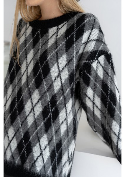 Kadın Oversize Sardonlu Tiftik Kazak – Yumoş Dokulu & Desenli