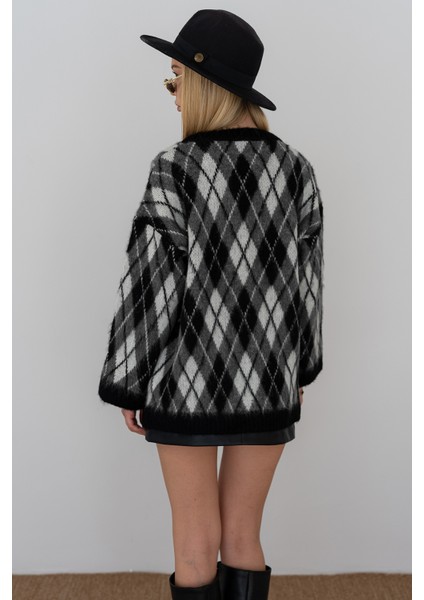 Kadın Oversize Sardonlu Tiftik Kazak – Yumoş Dokulu & Desenli