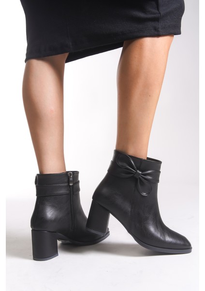 Kadın Fiyonk Detaylı Topuklu Bot 00121092 fırsatları