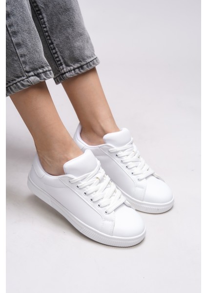 Kadın Sneaker Düz Taban Beyaz Renk Şık Tasarım ile Günlük Kullanım İçin