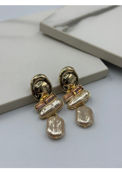 Gold Detaylı Çift Renkli Inci Taşlı Sallantılı Küpe