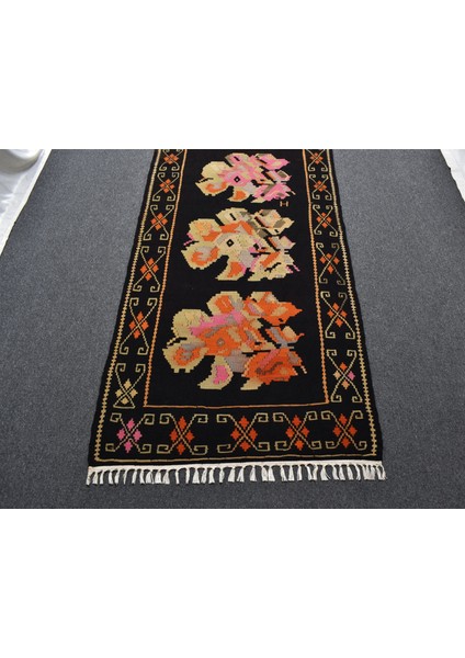 El Dokuma Gösterişli Güllü Çiçekli Kirmen Karabağ Yolluk Yün Kilim 6378 indirimleri