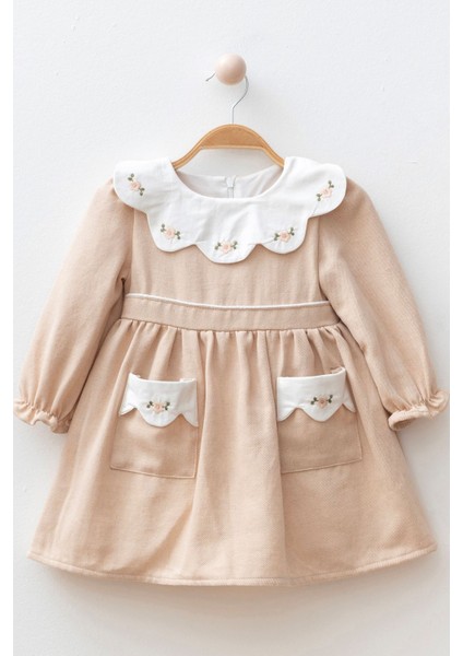 Çiçek Işlemeli Yaka ve Cep Detaylı Kız çocuk elbise - Bej