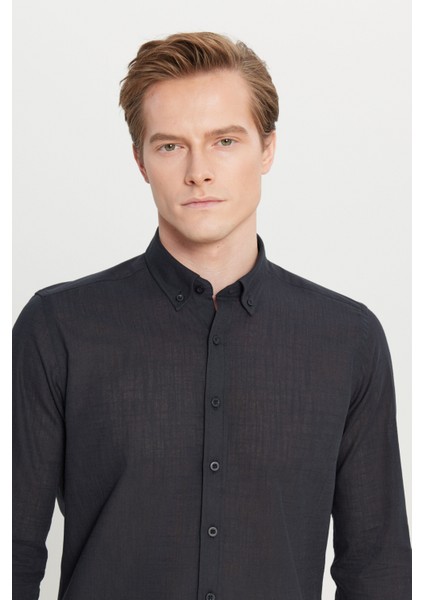 Erkek Siyah Slim Fit Dar Kesim Düğmeli Yaka Keten Görünümlü %100 Pamuk Flamlı Gömlek fırsatları