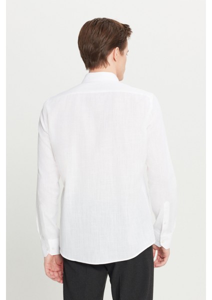 Erkek Beyaz Slim Fit Dar Kesim Düğmeli Yaka Keten Görünümlü %100 Pamuk Flamlı Gömlek