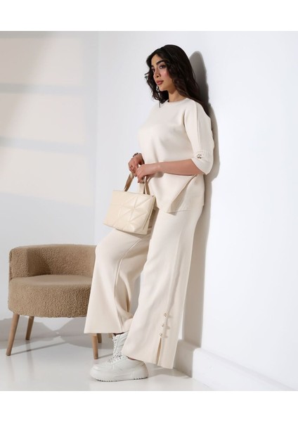 Zarif Dokunuş Düğme Detaylı Triko Takım fiyatları