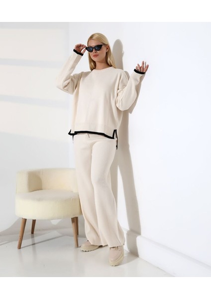 Modern Dokunuş Çizgi Detay Triko Takım