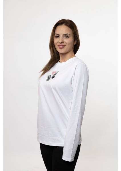 Kadın Uzun Kollu Kelebek Baskılı Beyaz Renk Tshırt fiyatları