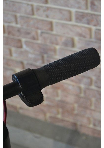 MX Katlanabilir Elektrikli Scooter – 350W Motor, 25-30 km/sa Hız, Şık Siyah Tasarım ve Hafif Taşınabilir Yapı