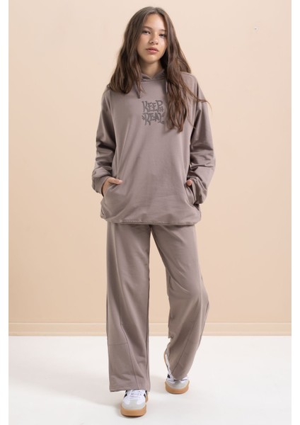 Kahve Yazı Baskılı Kapüşonlu Geniş Paça Kız Çocuk Eşofman Takımı 21430