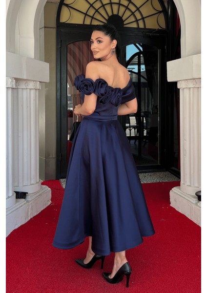 Saten Kumaş Gül Detaylı Midi Elbise - Lacivert indirimleri