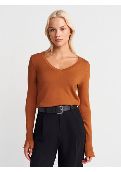 10427 V Yaka Kolu Yırtmaçlı Kazak-Karamel