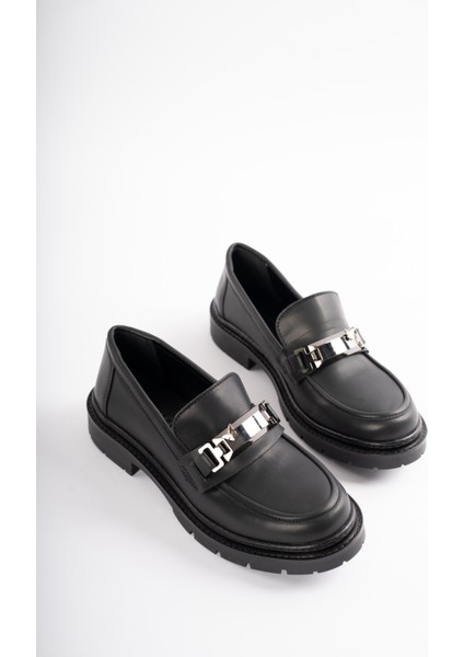 Milora Alçak Topuklu Kemer ve Gümüş Aksesuar Detaylı Kadın Loafer- Siyah fiyatları