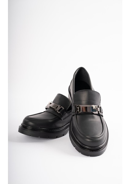 Milora Alçak Topuklu Kemer ve Gümüş Aksesuar Detaylı Kadın Loafer- Siyah modelleri