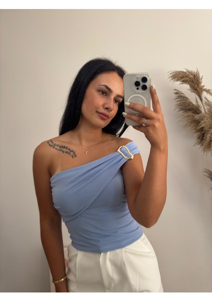 dusohome Metal Toka Detaylı Tek Omuz Şık Bluz