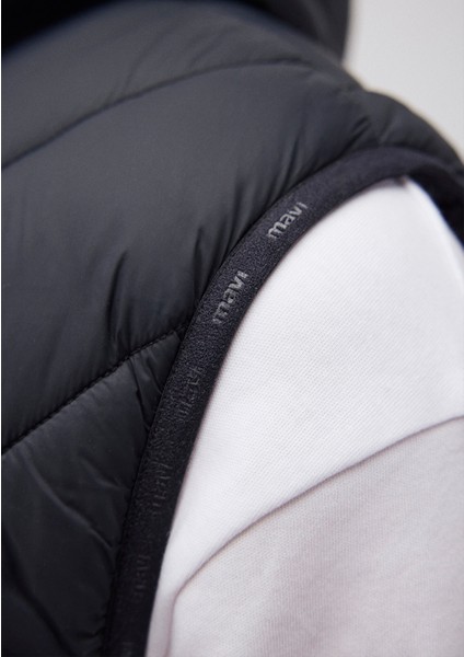 Kapüşonlu Siyah Şişme Yelek 0110359-900