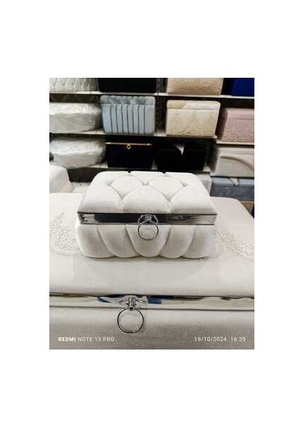 Gelin Çeyiz Makyaj Sandığı Kişiselleştirilebilir Şık Tasarım Kadife Malzeme