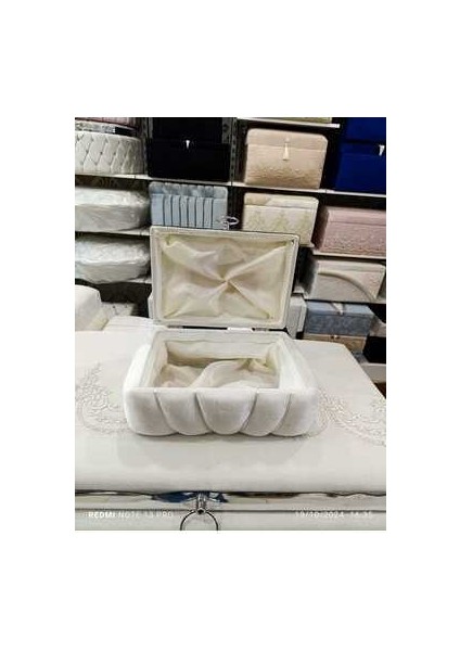 Gelin Çeyiz Makyaj Sandığı Kişiselleştirilebilir Şık Tasarım Kadife Malzeme fiyatları