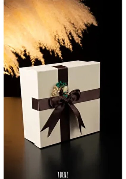 Hediye Kutusu Krem- Kırpık Kağıt - 1 Sınıf Kahverengi Saten Kurdele- Kuru Çiçek Süsleme