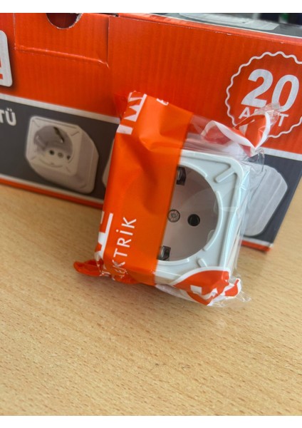 Merve Sıva Üstü Lüx Serisi Topraklı Priz