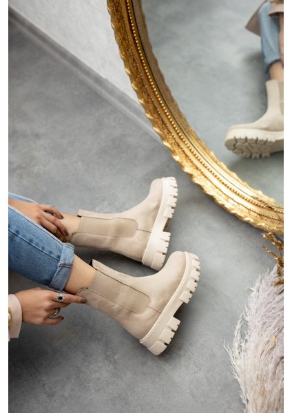 Kadın Günlük Süet Bot – Kalın Tabanlı, Yandan Lastikli Senni Model, Rahat ve Şık Günlük Yürüyüş Botu