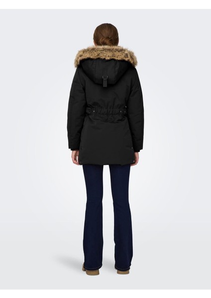 Kadın Siyah Parka Mont – Uzun Kollu, Kürk Kapüşonlu, Soğuk Havalara Uygun Rahat ve Şık Tasarım fiyatları