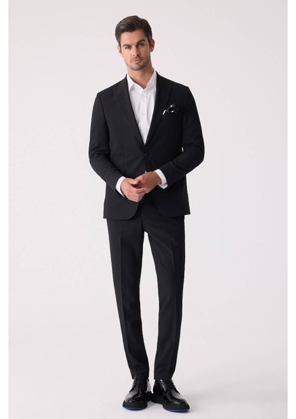 Erkek Siyah Slim Fit Torba Cep Çizgili Jogger Pantolonlu Sivri Yaka Takım Elbise