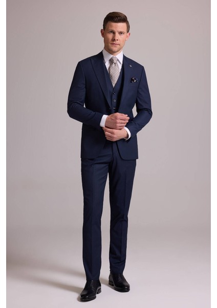 Erkek Lacivert Slim Fit Yün Karışımlı Sivri Yaka Çizgili Yelekli Takım Elbise