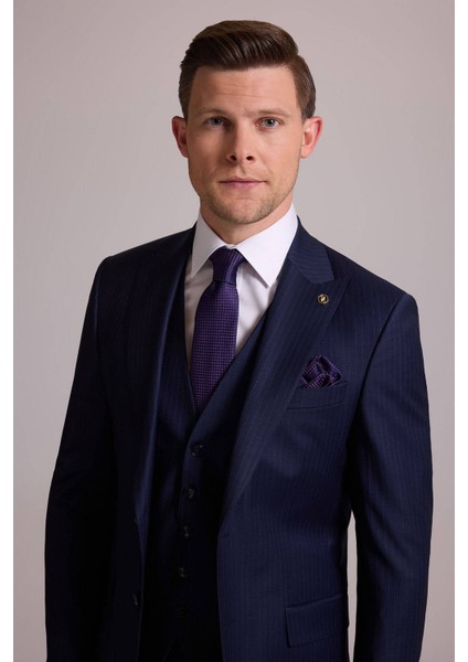 Erkek Lacivert Çizgili Slim Fit Yelekli Kırlangıç Yaka Takım Elbise