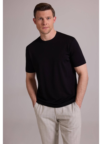 Erkek Siyah Regular Fit Bisiklet Yaka T-Shirt fiyatları