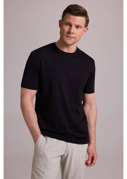 Erkek Siyah Regular Fit Bisiklet Yaka T-Shirt indirimleri