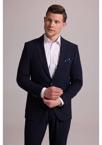 Erkek Lacivert Slim Fit Çizgili Tek Düğmeli Jogger Pantolonlu Takım Elbise fırsatları