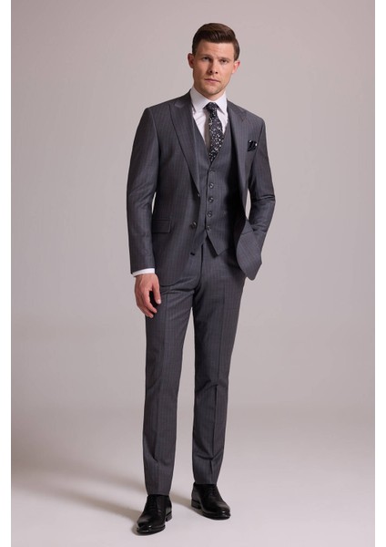 Erkek Gri Çizgili Slim Fit Çizgili Kırlangıç Yaka Yelekli Takım Elbise fırsatları