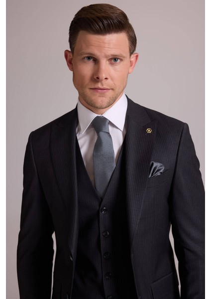 Erkek Gri Slim Fit Kırlangıç Yaka Yelekli Çizgili Yün Takım Elbise