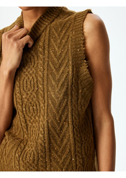 Saç Örgü Desenli Hafif Dik Yaka Süveter indirimleri