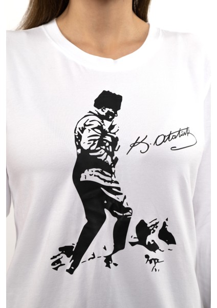 Kadın Uzun Kollu Beyaz Renk Atatürk Baskılı Tshırt modelleri