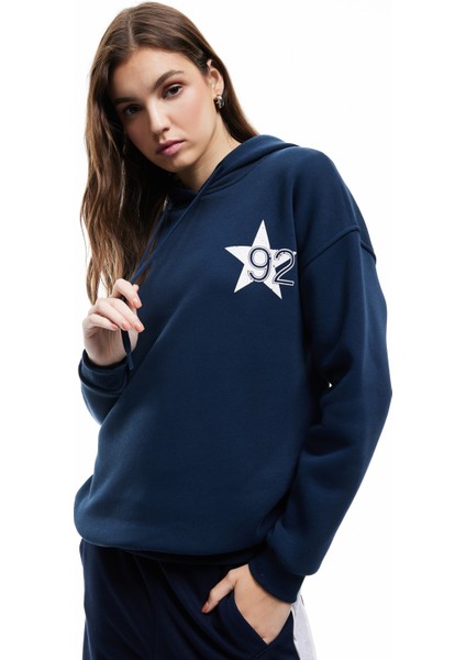 Uzun Kollu Kapüşonlu Şardonlu Arkası Baskılı Oversize Sweatshirt