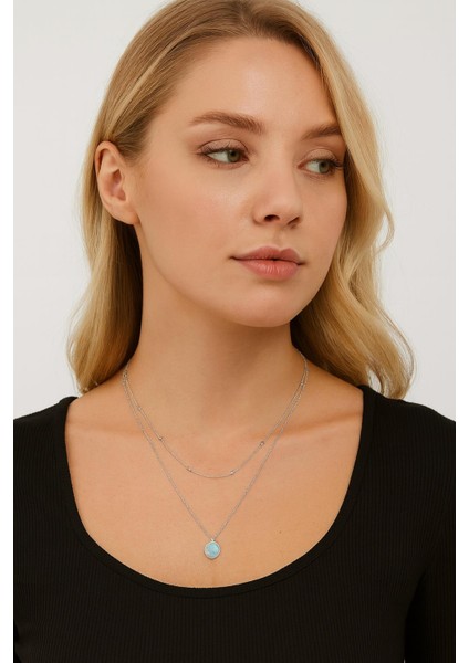 Mavi Taş Uçlu Gümüş Rengi Çelik Kolye