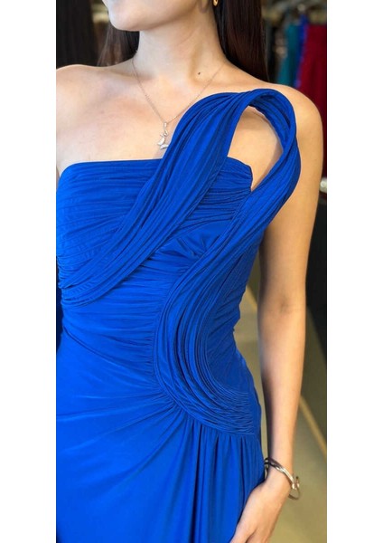 Saks Straplez Yaka Detaylı Yırtmaçlı Düz Kesim Likralı Uzun Abiye Elbise 11031 fırsatları