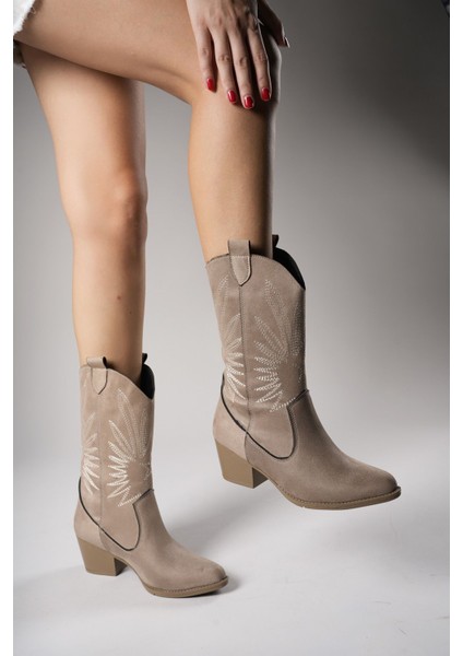 Rhifthil Kadın Vegan Deri Düz Topuklu Çizme – Günlük Rahatlık ve Şıklık Sunan Zarif Tasarım