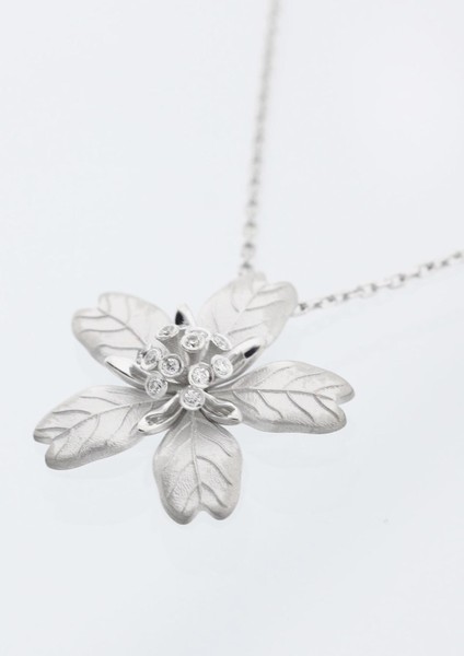 Badem Çiçeği Pırlanta Kolye fırsatları