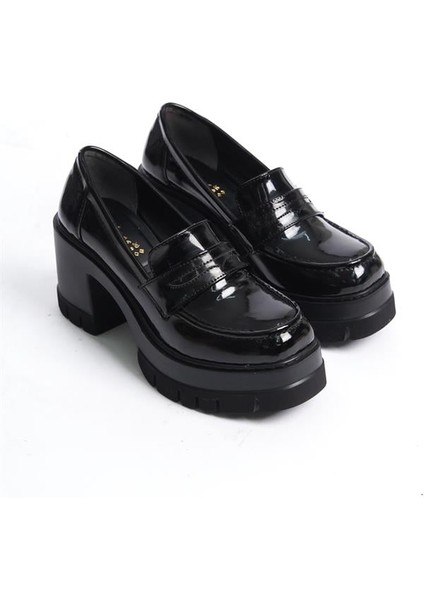 Kadın Siyah Rugan 8 cm Topuklu Platformlu Ayakkabı fırsatları