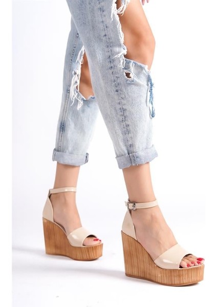 Kadın Bej Rugan Tek Bant Yüksek Dolgu Taban Ayakkabı