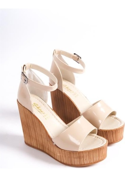 Kadın Bej Rugan Tek Bant Yüksek Dolgu Taban Ayakkabı fırsatları