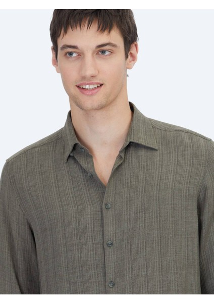 Haki Çizgili Regular Fit Dokuma Casual Gömlek fırsatları